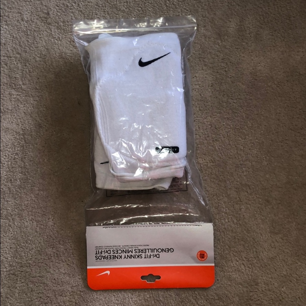 NIKE women’s volleyball knee pads